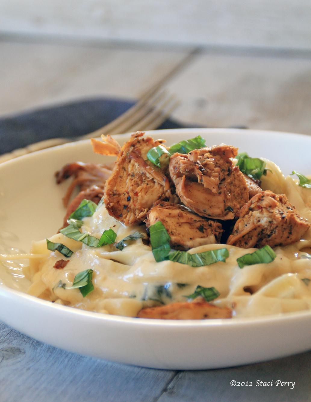 chicken garlic asiago Italian sauce fettuccine pasta on a plate