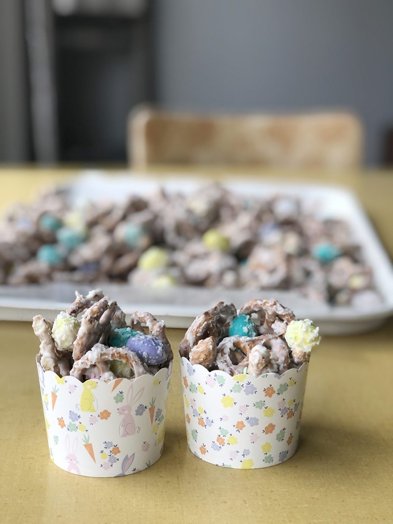 pretty Easter paper cups with snack mix