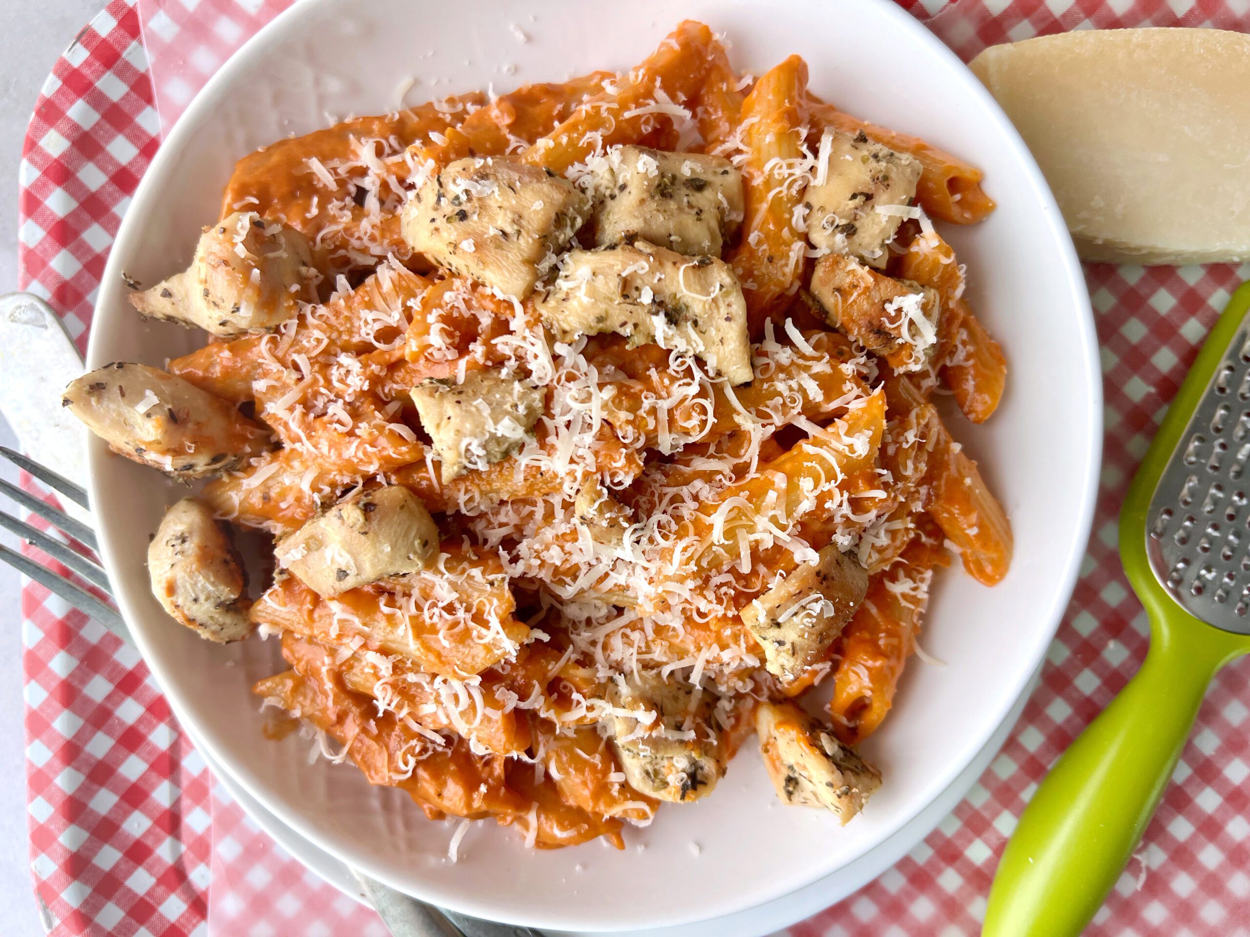 plate of vodka pasta with chicken