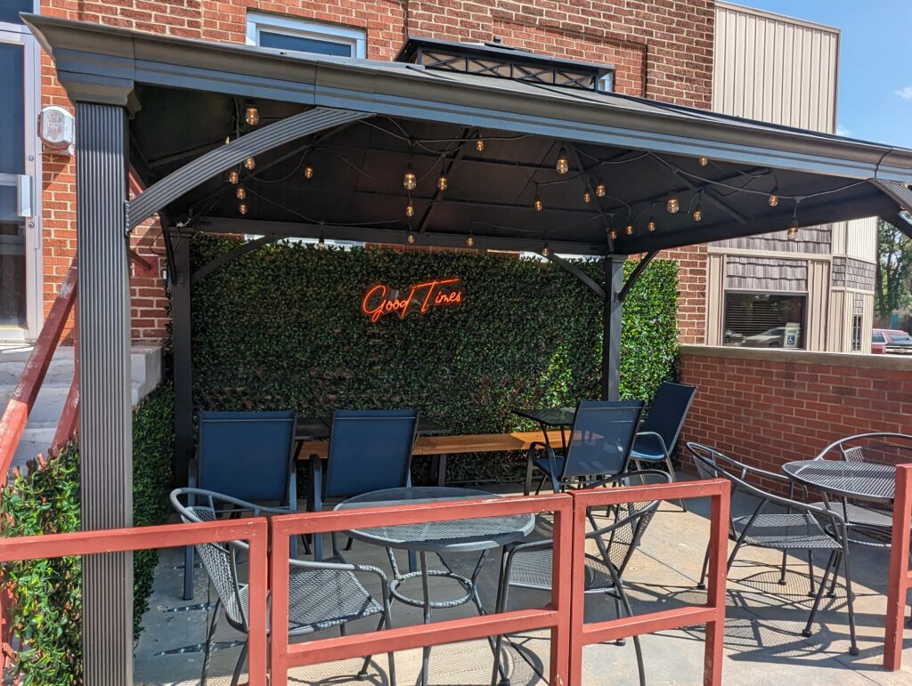 the outdoor patio space at Gaylen's Popcorn