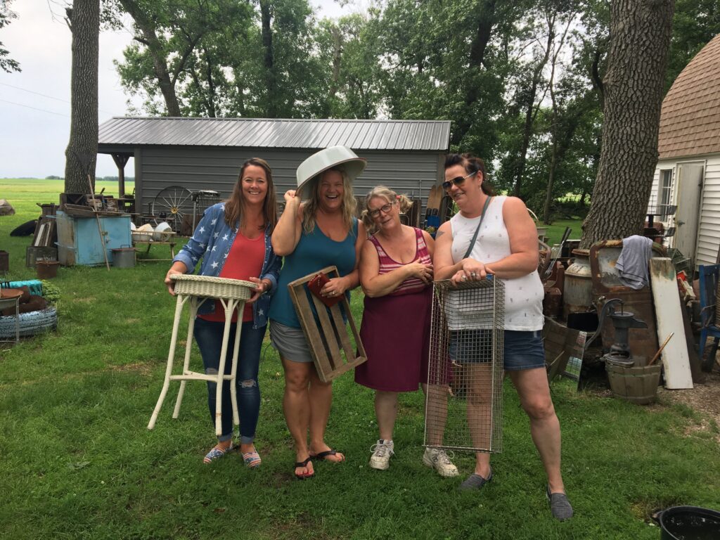 3 sisters and Sharon Hohler at Homeless Treasures Tracy MN